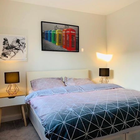 Alpha, Private Double Room, City Centre, Free Parking, Sittingbourne, Kent Bagian luar foto