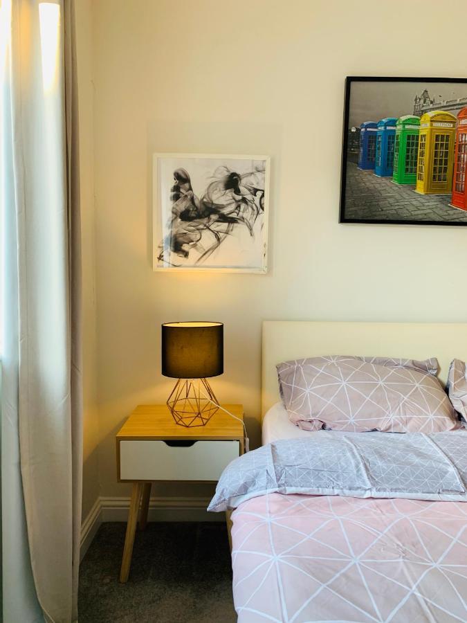 Alpha, Private Double Room, City Centre, Free Parking, Sittingbourne, Kent Bagian luar foto